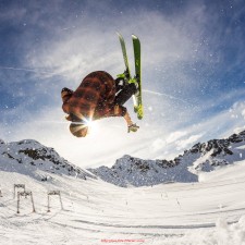 世俱杯直播-足球拳击训练如何提升足球运动员的身体对抗能力？（足球运动员如何训练速度和爆发力训练方法）